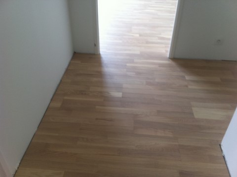 Pose de parquet collé et réalisation d'un escalier en parquet