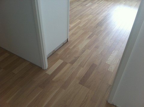 Pose de parquet collé et réalisation d'un escalier en parquet