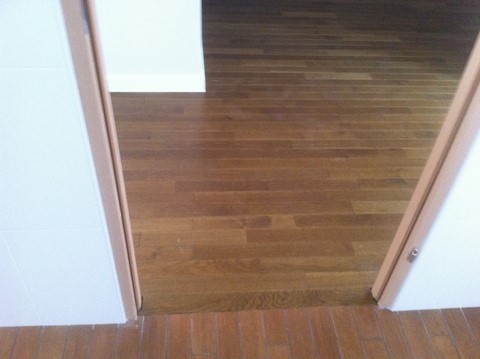 Pose de parquet collé et réalisation d'un escalier en parquet
