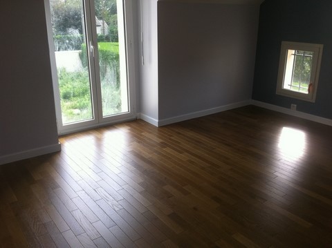 Pose de parquet collé et réalisation d'un escalier en parquet