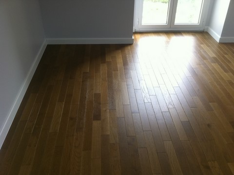 Pose de parquet collé et réalisation d'un escalier en parquet
