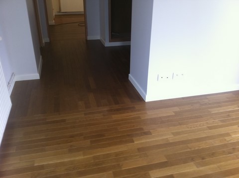 Pose de parquet collé et réalisation d'un escalier en parquet