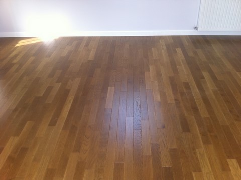 Pose de parquet collé et réalisation d'un escalier en parquet