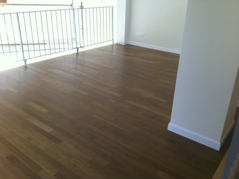 Pose de parquet collé et réalisation d'un escalier en parquet