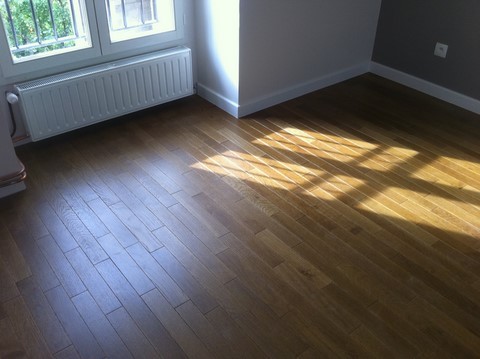 Pose de parquet collé et réalisation d'un escalier en parquet