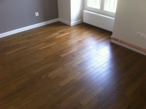 Pose de parquet collé et réalisation d'un escalier en parquet