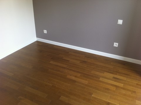 Pose de parquet collé et réalisation d'un escalier en parquet