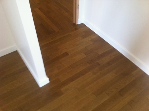 Pose de parquet collé et réalisation d'un escalier en parquet