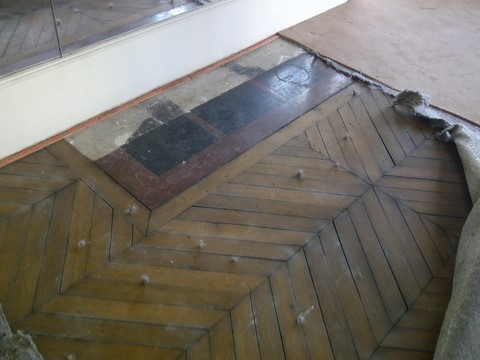 PONÇAGE DE PARQUET ANCIEN / CLOUÉ AVEC LA RÉALISATION D'UN EMPLACEMENT D'UNE ANCIENNE CHEMINÉE