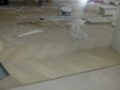 Pose de parquet collé en point de hongrie