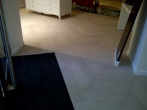 Pose de parquet collé en point de hongrie