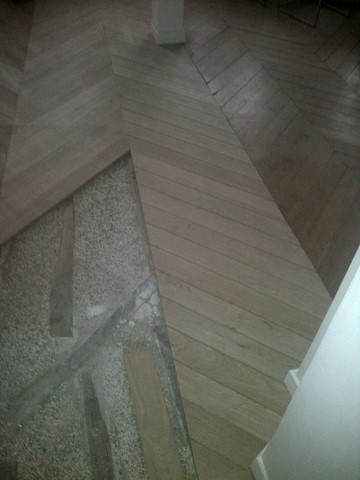 Toutes les étapes d'une rénovation de parquet ancien / cloué