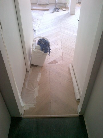 Toutes les étapes d'une rénovation de parquet ancien / cloué