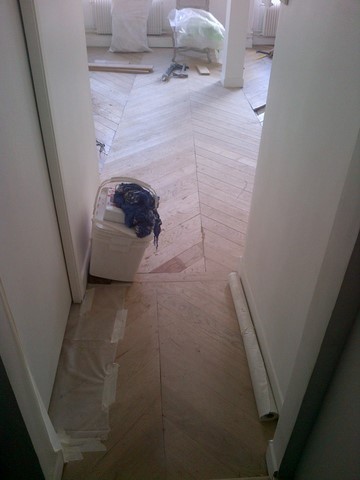 Toutes les étapes d'une rénovation de parquet ancien / cloué