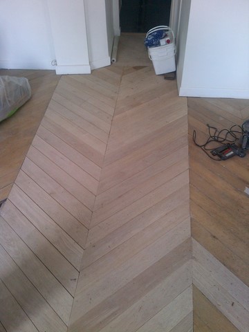 Toutes les étapes d'une rénovation de parquet ancien / cloué