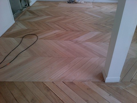 Toutes les étapes d'une rénovation de parquet ancien / cloué
