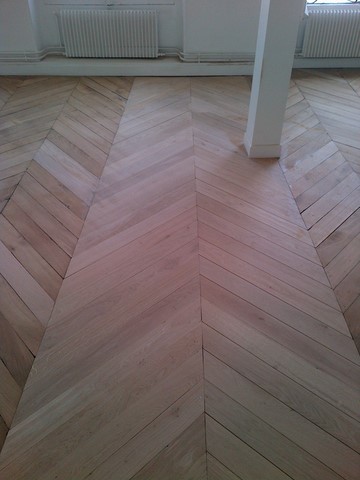 Toutes les étapes d'une rénovation de parquet ancien / cloué