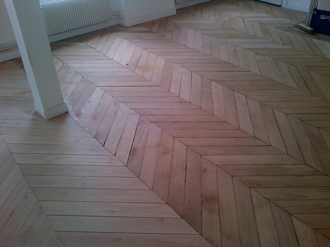 Toutes les étapes d'une rénovation de parquet ancien / cloué