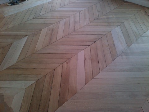 Toutes les étapes d'une rénovation de parquet ancien / cloué