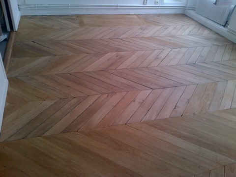 Toutes les étapes d'une rénovation de parquet ancien / cloué