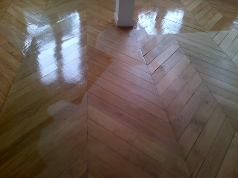Toutes les étapes d'une rénovation de parquet ancien / cloué