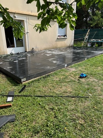 pose-de-terasse-en-lame-compositepose-de-terrasse-en-lame-composite