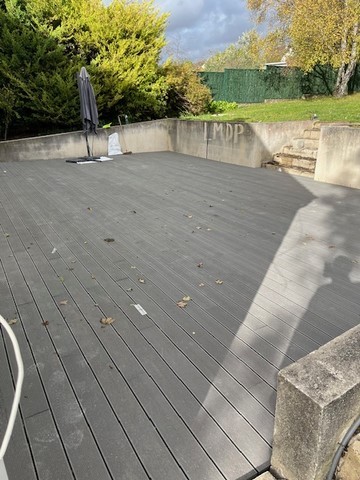 REALISATION D'UNE TERRASSE EN LAME COMPOSITE CHOIX EQUIVALENT POINT P TYPE PIAZZA