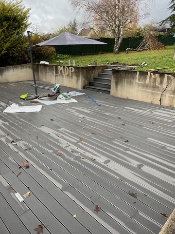 REALISATION D'UNE TERRASSE EN LAME COMPOSITE CHOIX EQUIVALENT POINT P TYPE PIAZZA