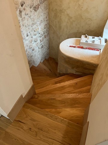 REALISATION DE MARCHES D'ESCALIER EN PARQUET
