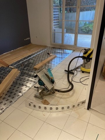 Remplacement d'un sol en carrelage par un parquet stratifié